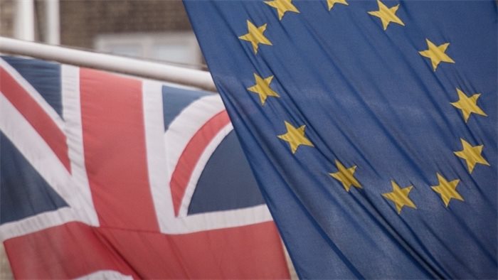 Two EU polls show shift towards Leave