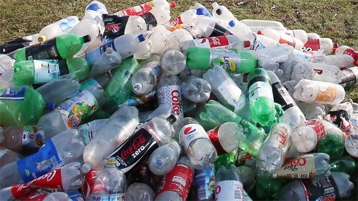 East Renfrewshire Council to surface road in recycled plastic